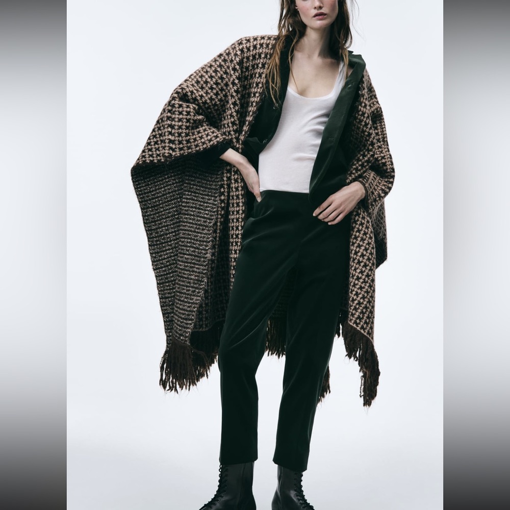 ZARA FRINGED KNIT JACQUARD CAPE - Picture 6 of 16
